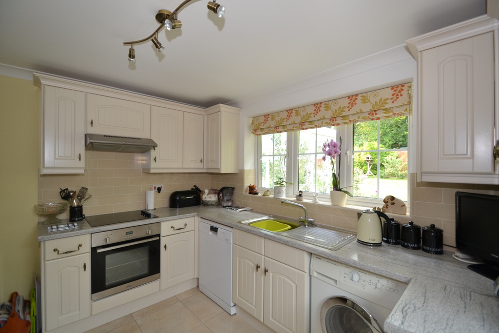 kitchen 2.JPG